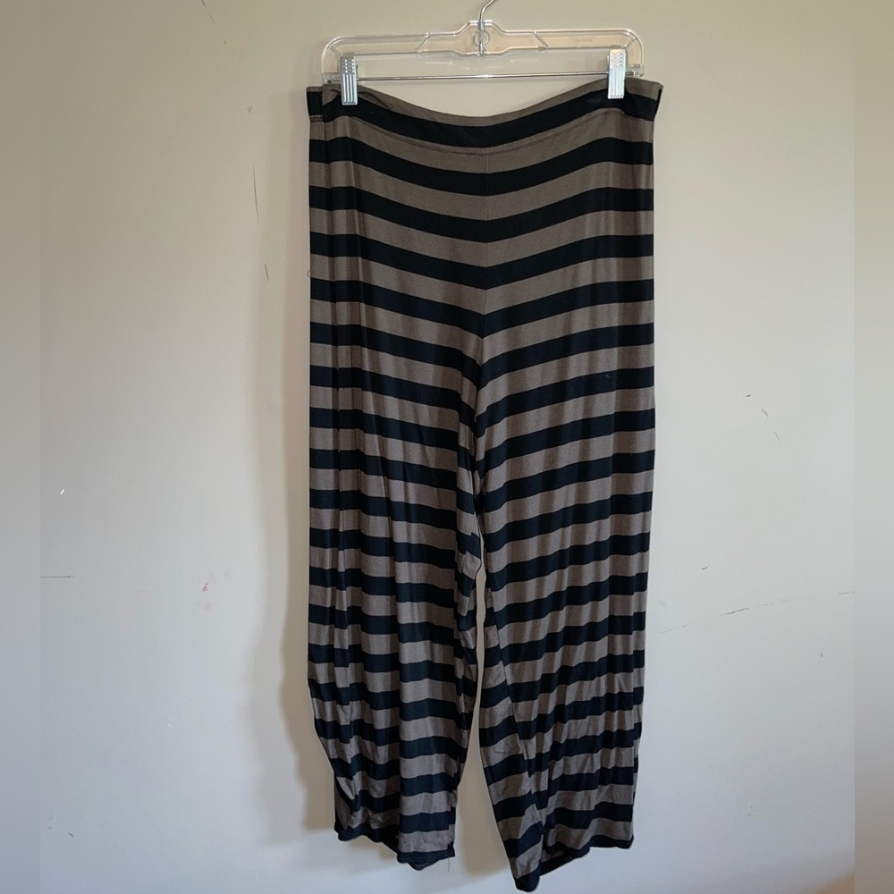 Comfy USA, pants , style: striped pants. Size, Large. - Picture 2 of 10